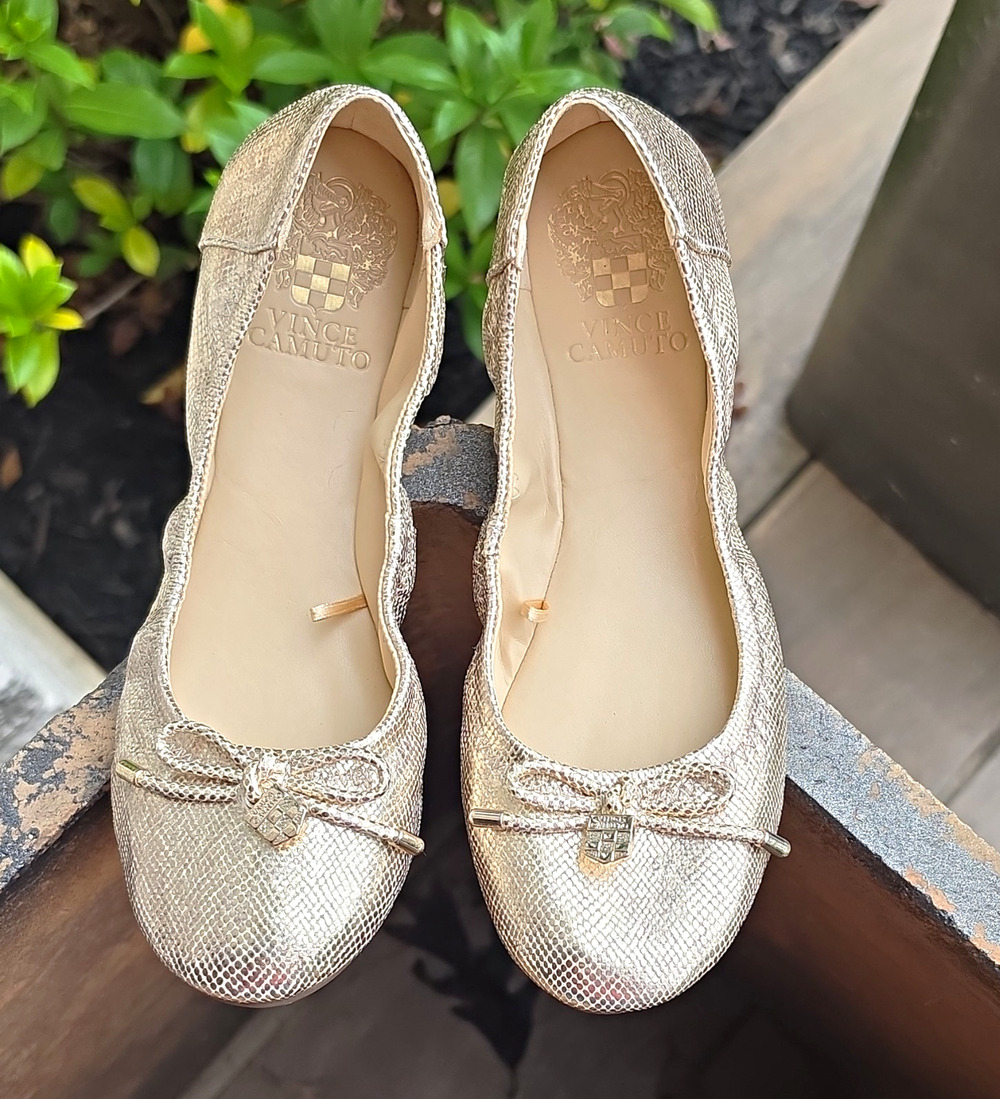 Vince Camuto Eryn Gold Metallic Snake Skin Ballet Flats Slip On Bow Logo 6.5M
